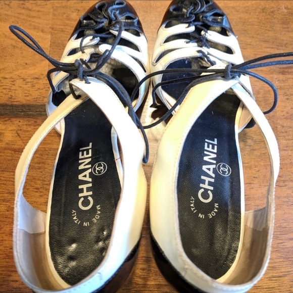 CHANEL Heels. Black and White. Size 38 - Picture 3 of 9